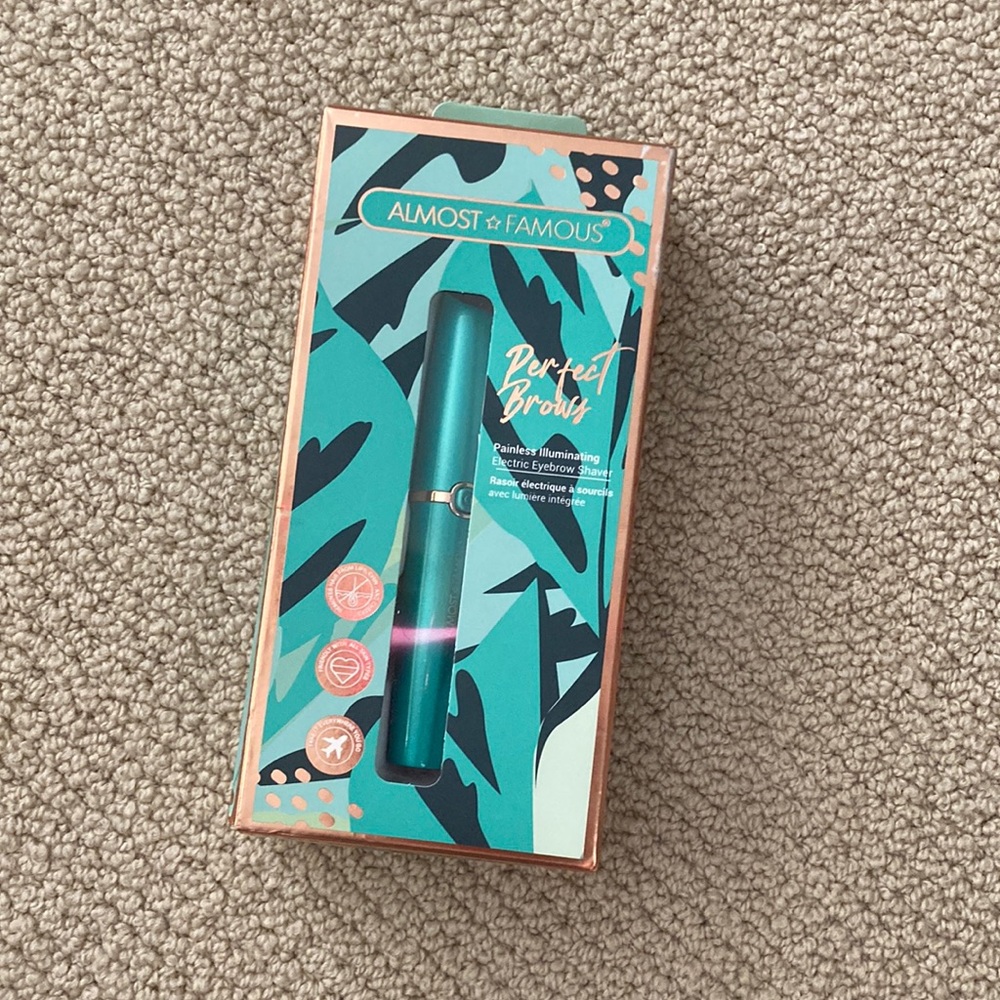 NEW Almost Famous Perfect Brows Painless Illuminating Electric Eyebrow Shaver